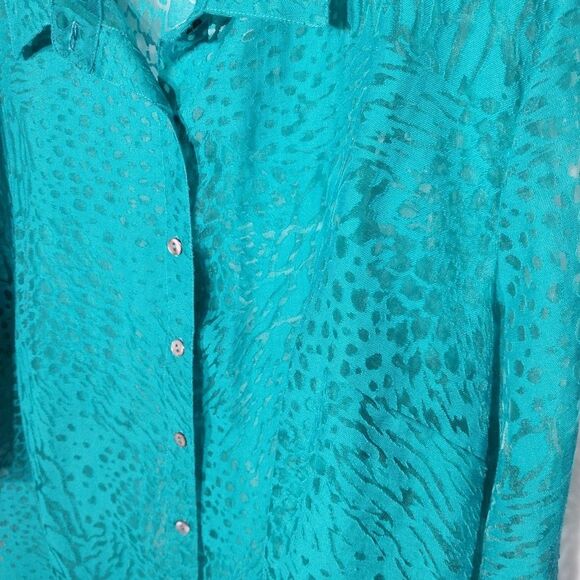 White Stag Women’s Top Plus Sz 30W/32W Teal Sheer Button Up Animal Print Slits - Picture 2 of 7